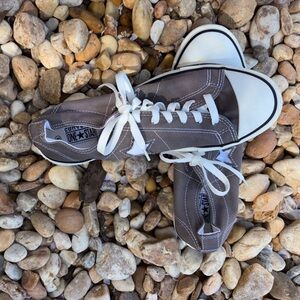 Unisex Converse One Star low-top sneakers in a charcoal grey canvas Size 9